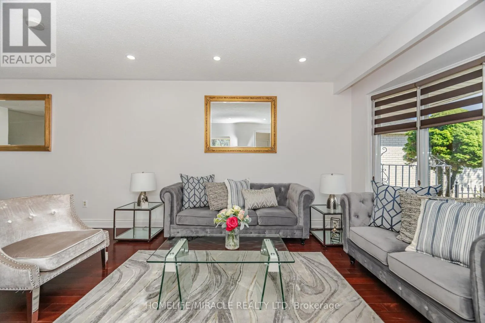 764 EAGLEMOUNT CRESCENT