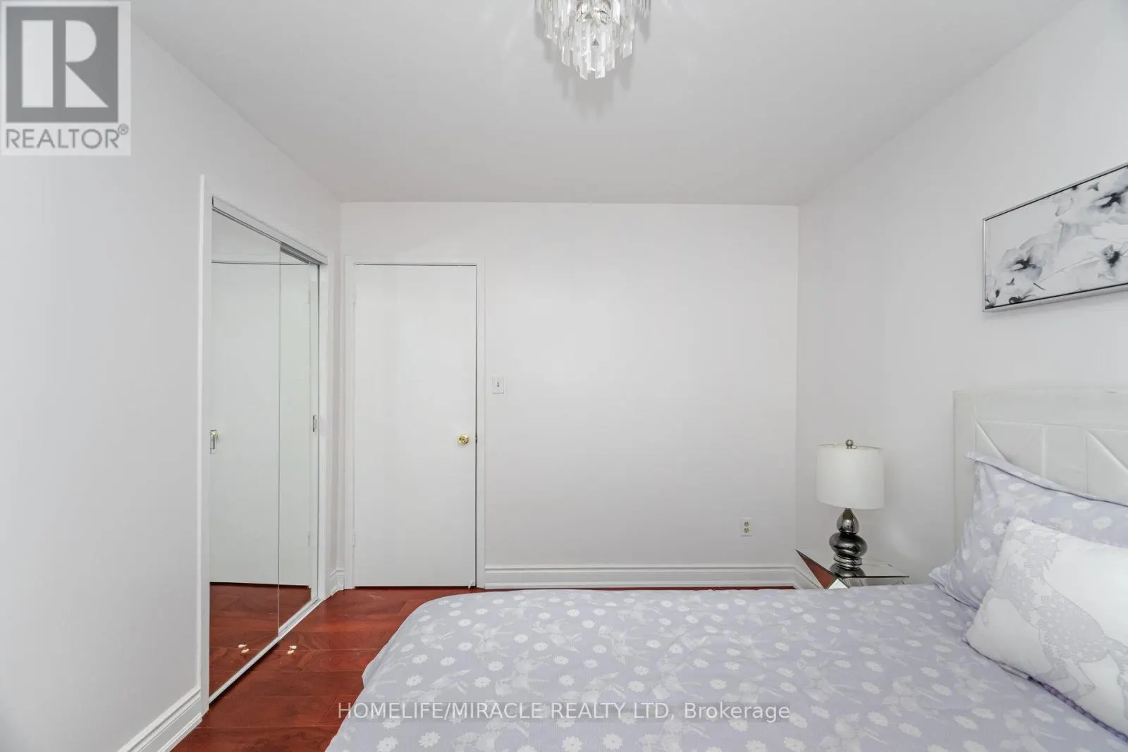 764 EAGLEMOUNT CRESCENT