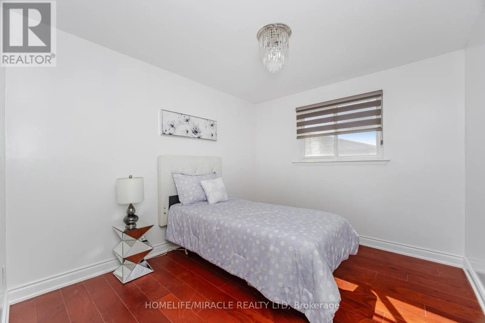 764 EAGLEMOUNT CRESCENT