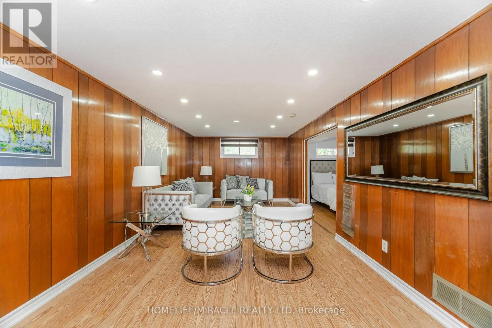 764 EAGLEMOUNT CRESCENT