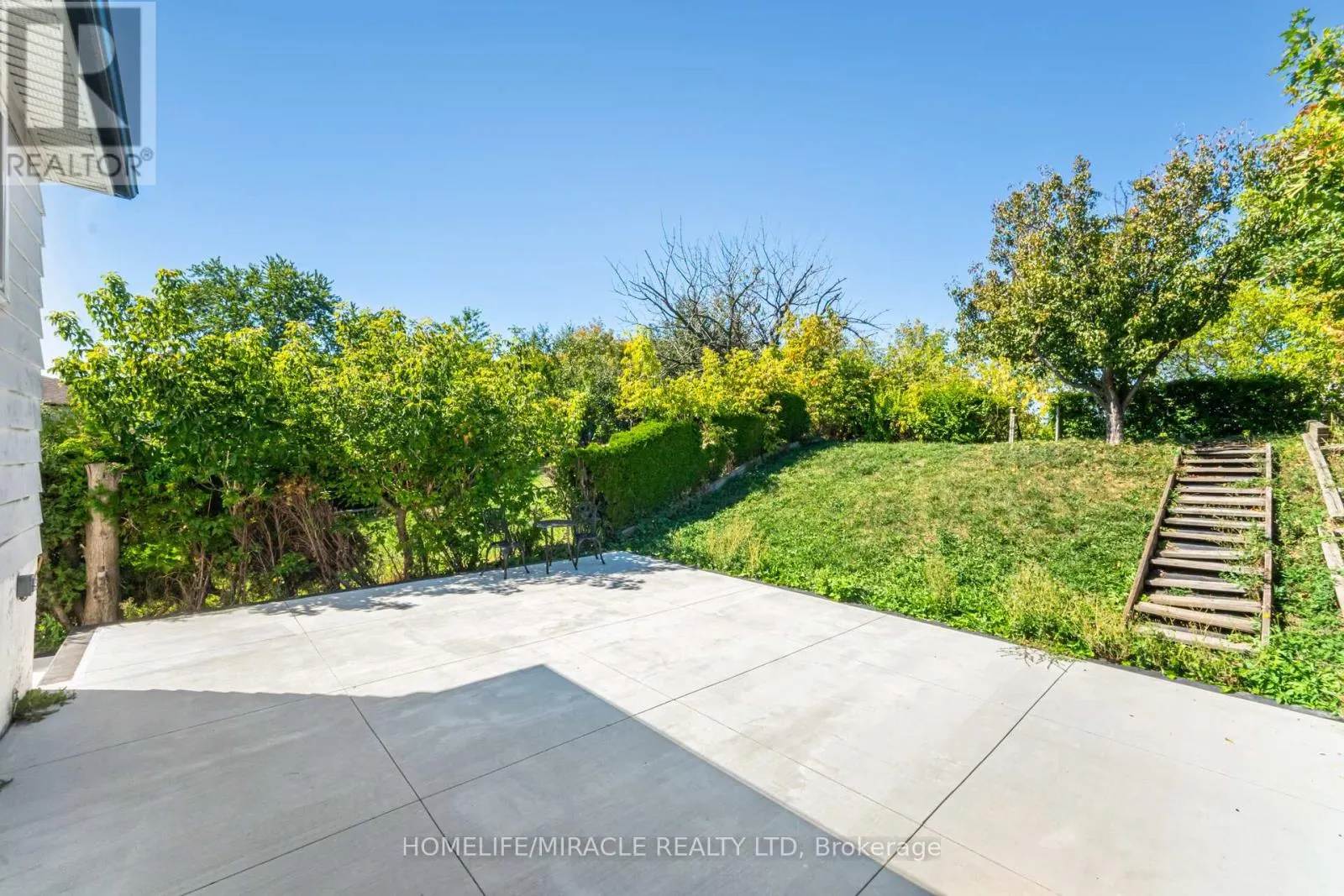 764 EAGLEMOUNT CRESCENT