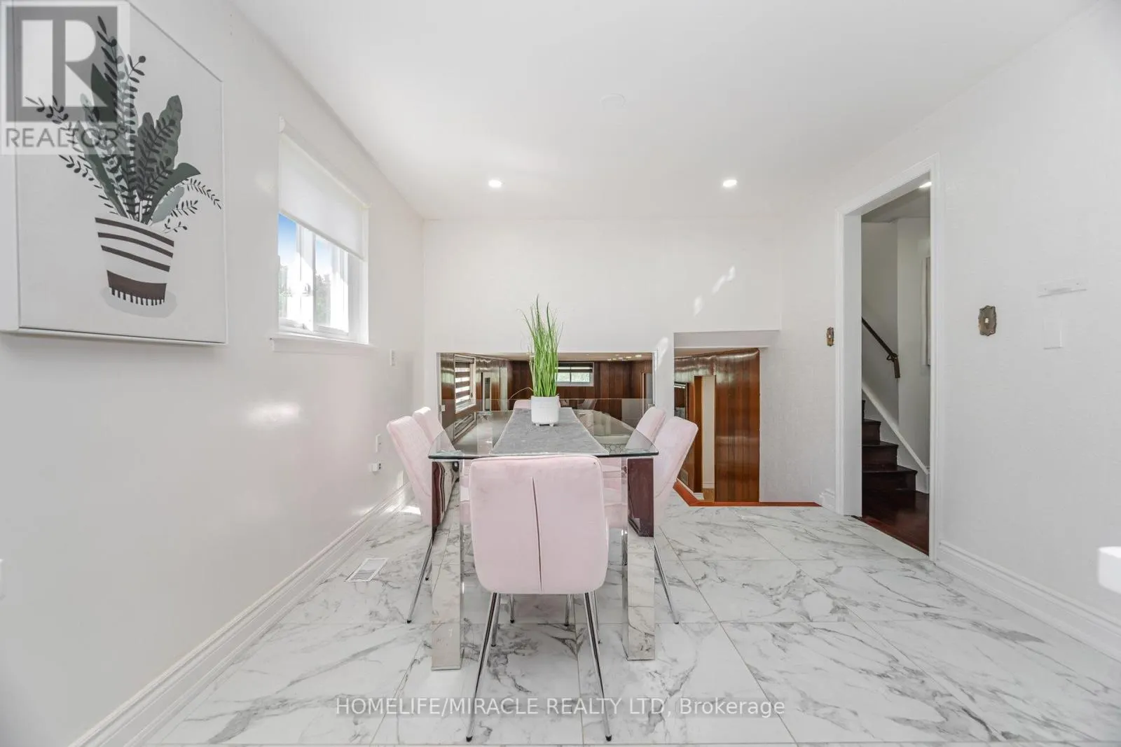 764 EAGLEMOUNT CRESCENT