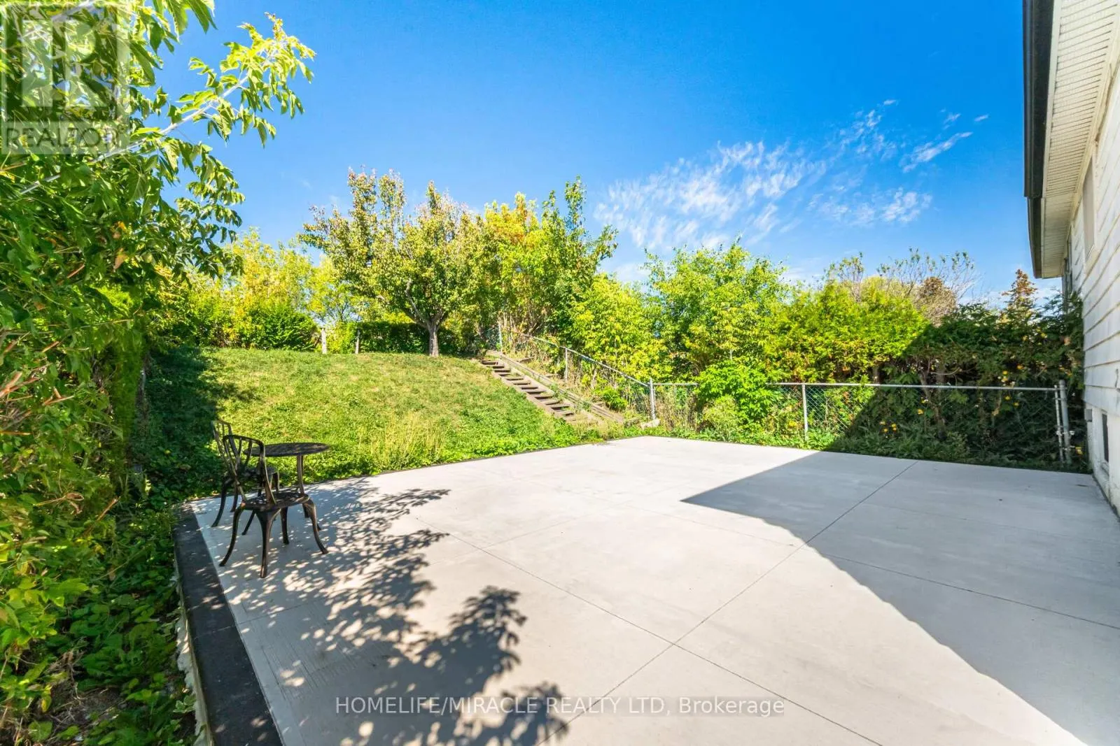 764 EAGLEMOUNT CRESCENT