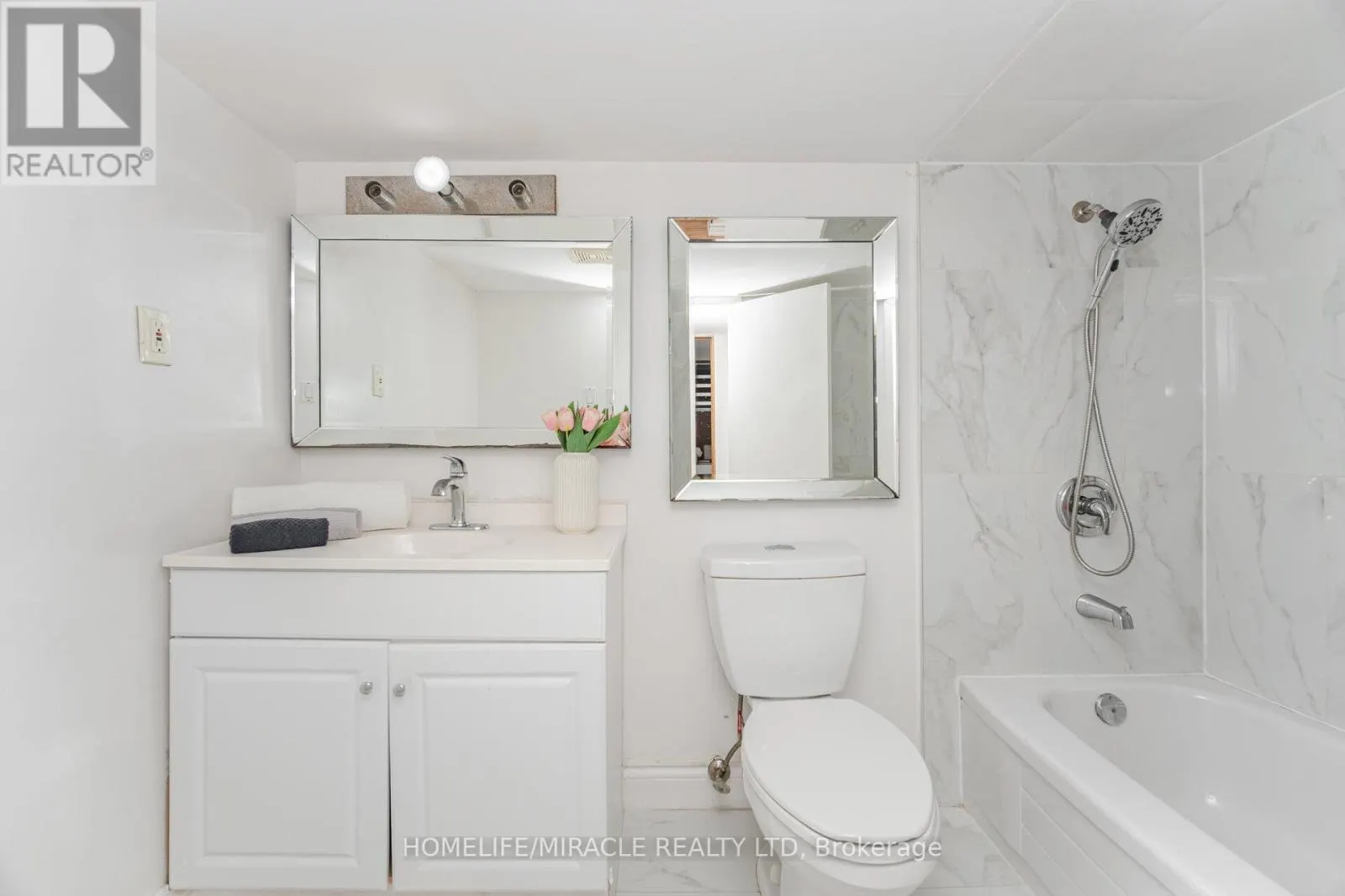 764 EAGLEMOUNT CRESCENT