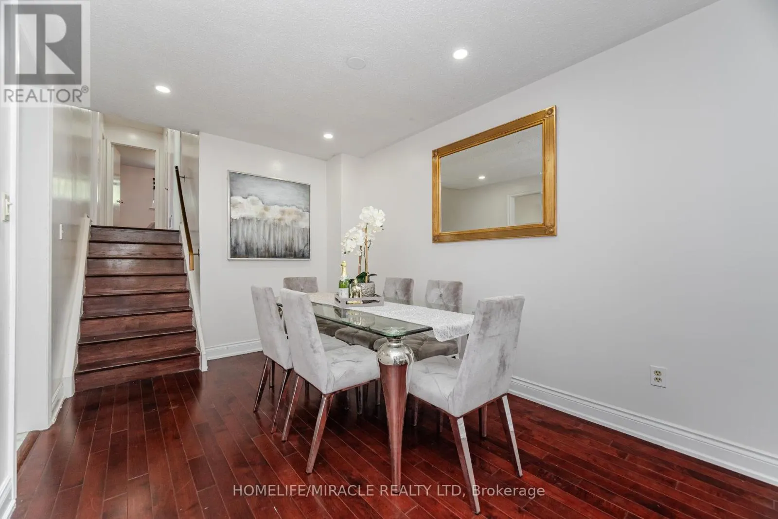 764 EAGLEMOUNT CRESCENT