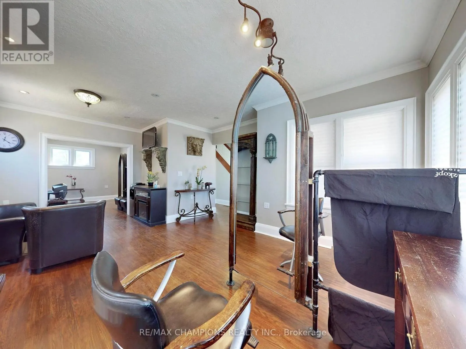 219 QUEEN STREET W