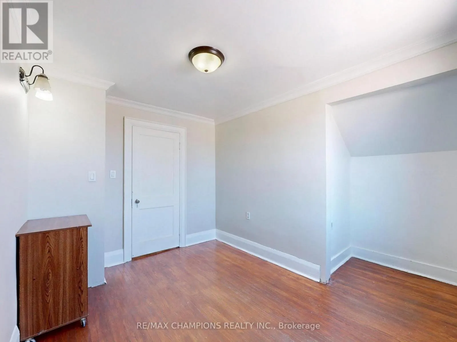 219 QUEEN STREET W