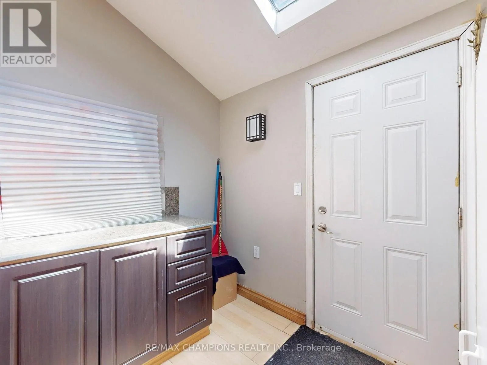 219 QUEEN STREET W