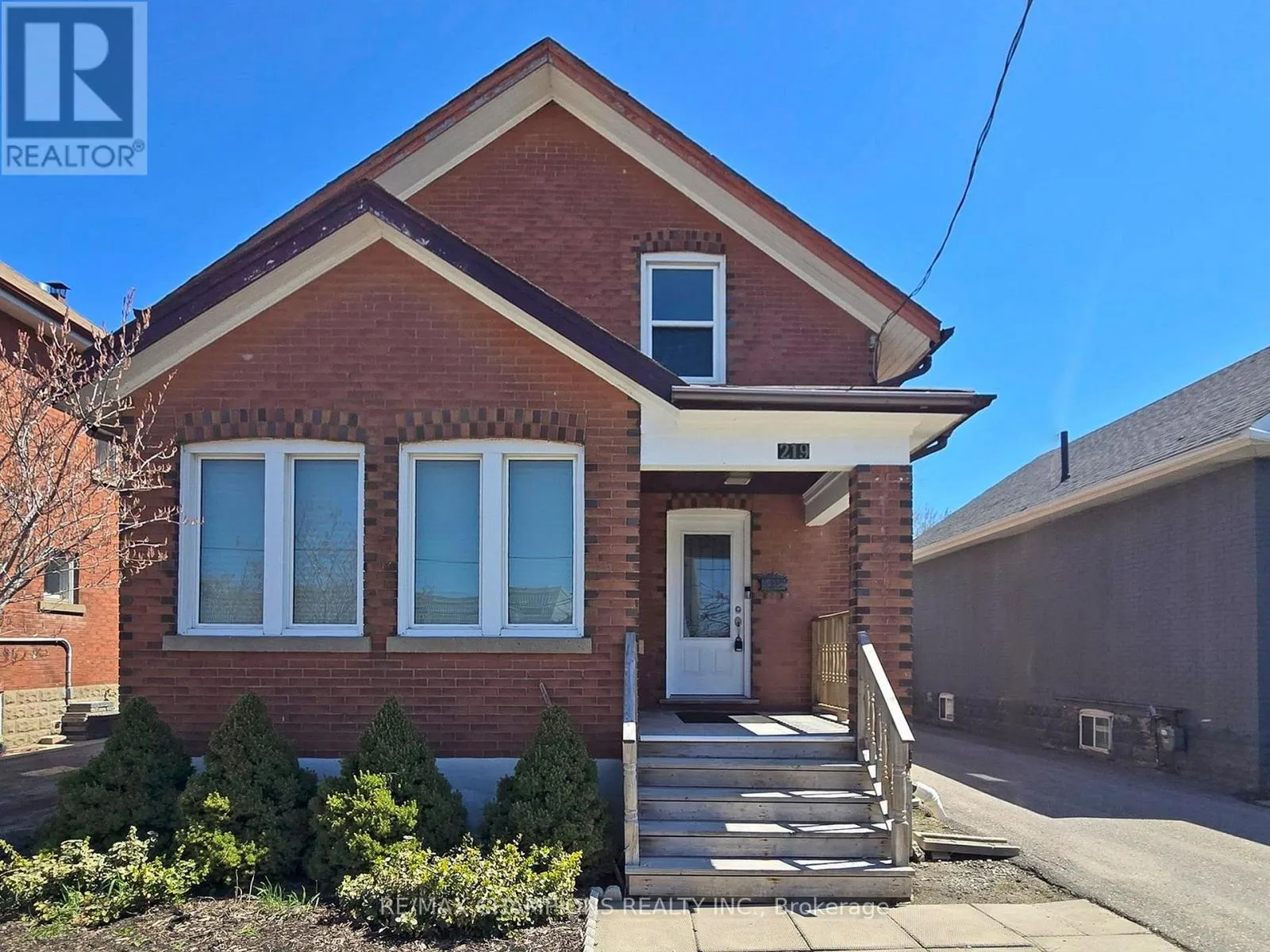 219 QUEEN STREET W