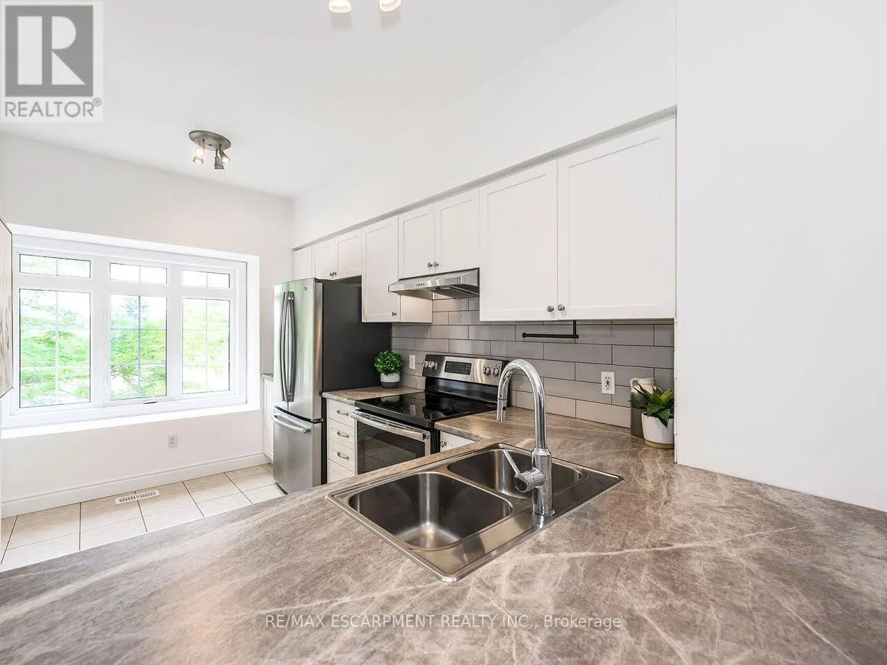 15 - 5080 FAIRVIEW STREET