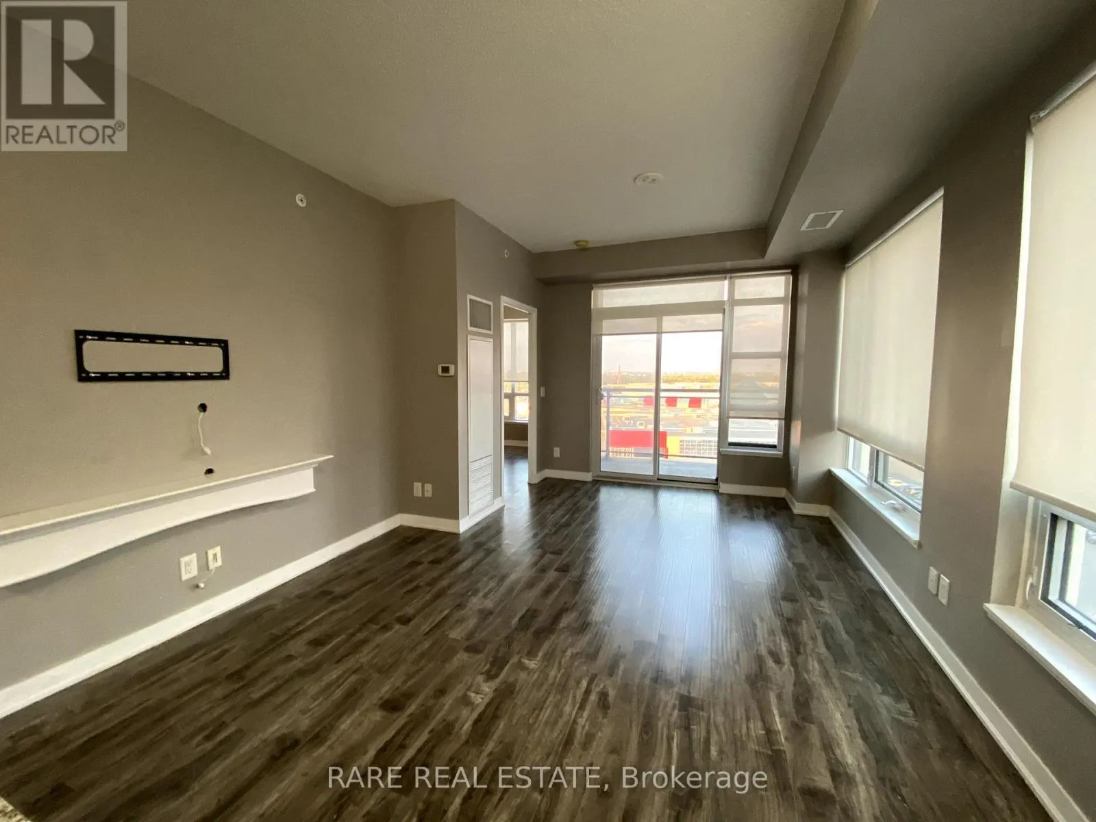 911 - 840 QUEENS PLATE DRIVE