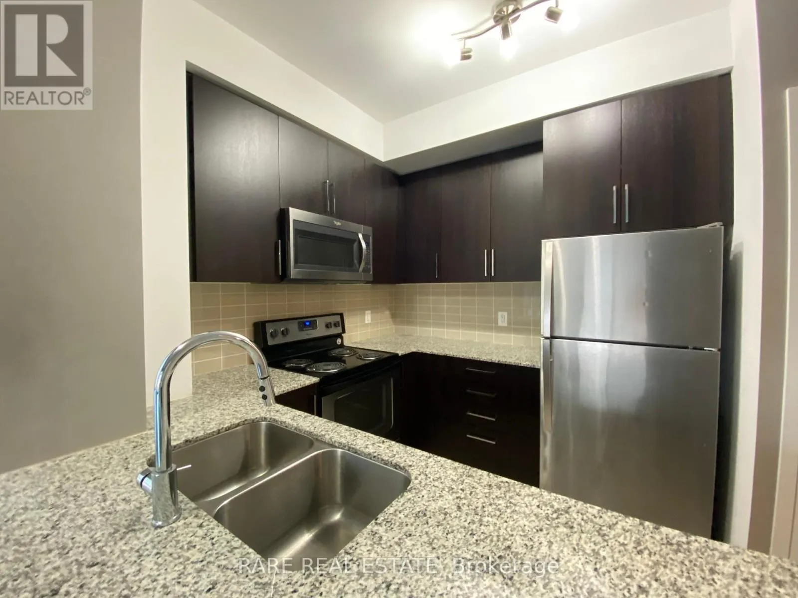 911 - 840 QUEENS PLATE DRIVE