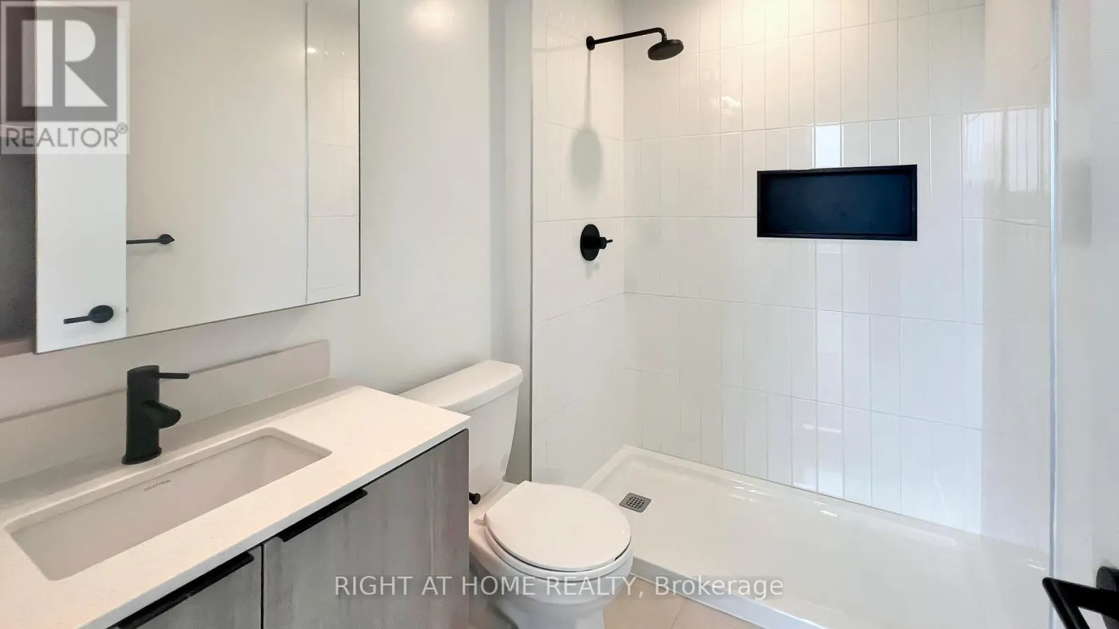 809 - 2495 EGLINTON AVENUE W
