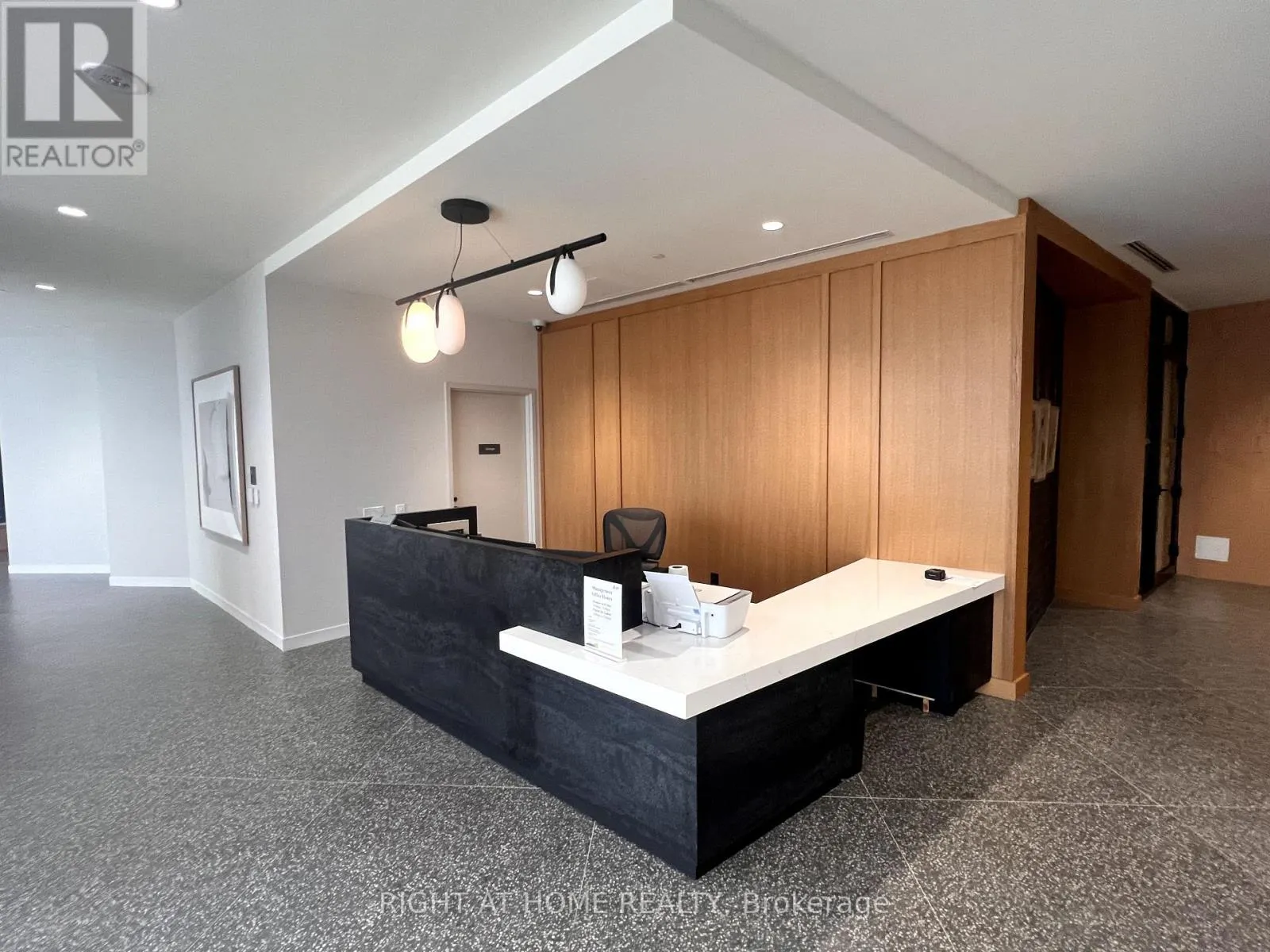 809 - 2495 EGLINTON AVENUE W