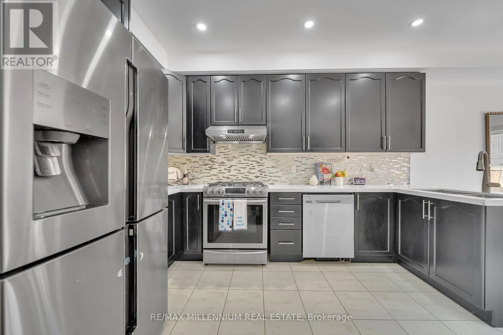 86 COOKVIEW DRIVE