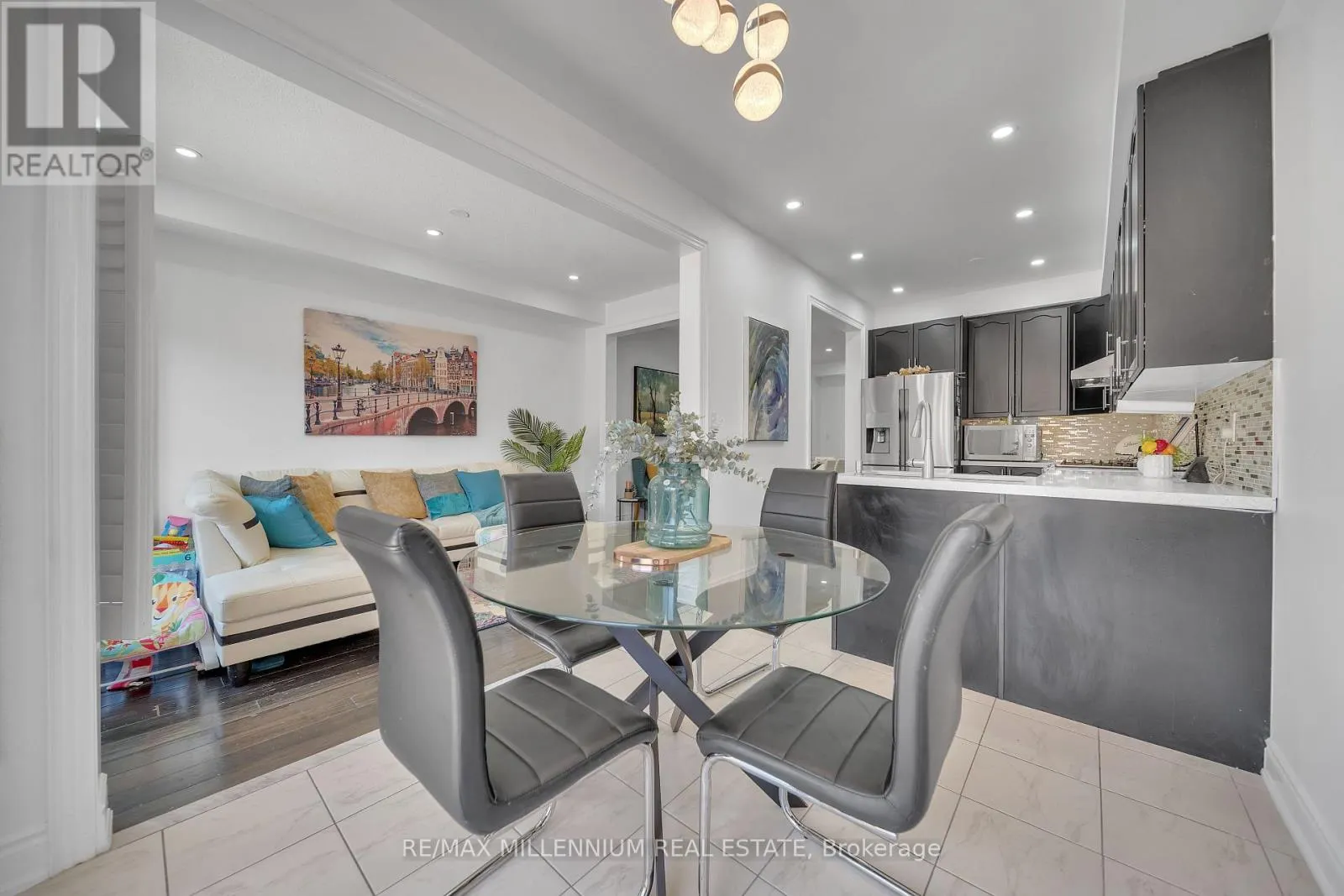 86 COOKVIEW DRIVE