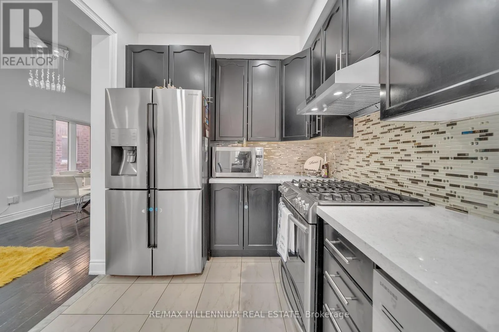 86 COOKVIEW DRIVE