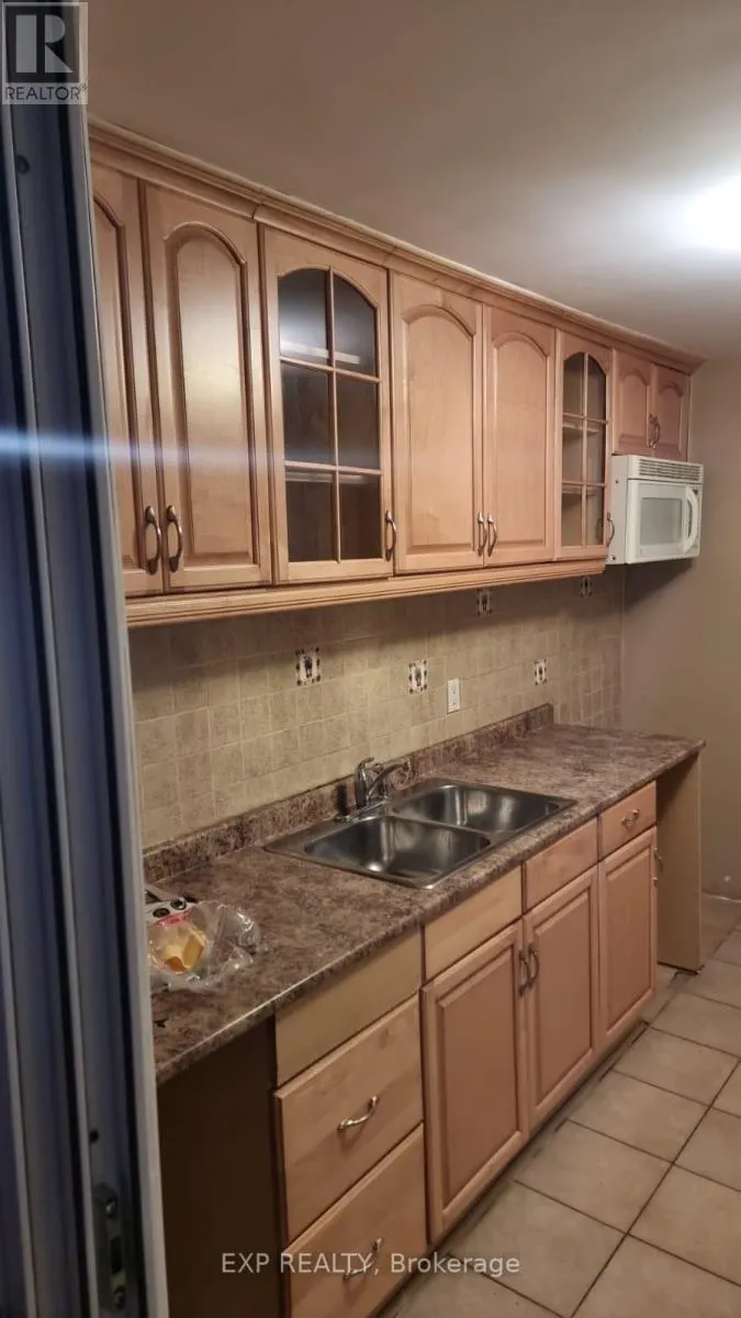2ND FLR - 841 RUNNYMEDE ROAD