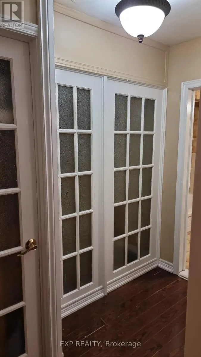 2ND FLR - 841 RUNNYMEDE ROAD