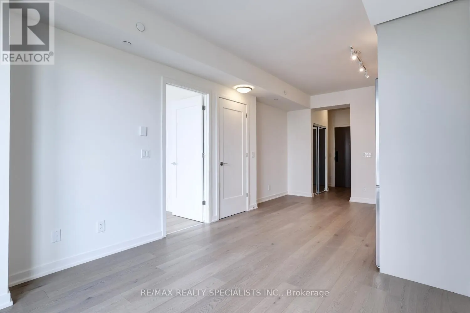 1106 - 3079 TRAFALGAR ROAD
