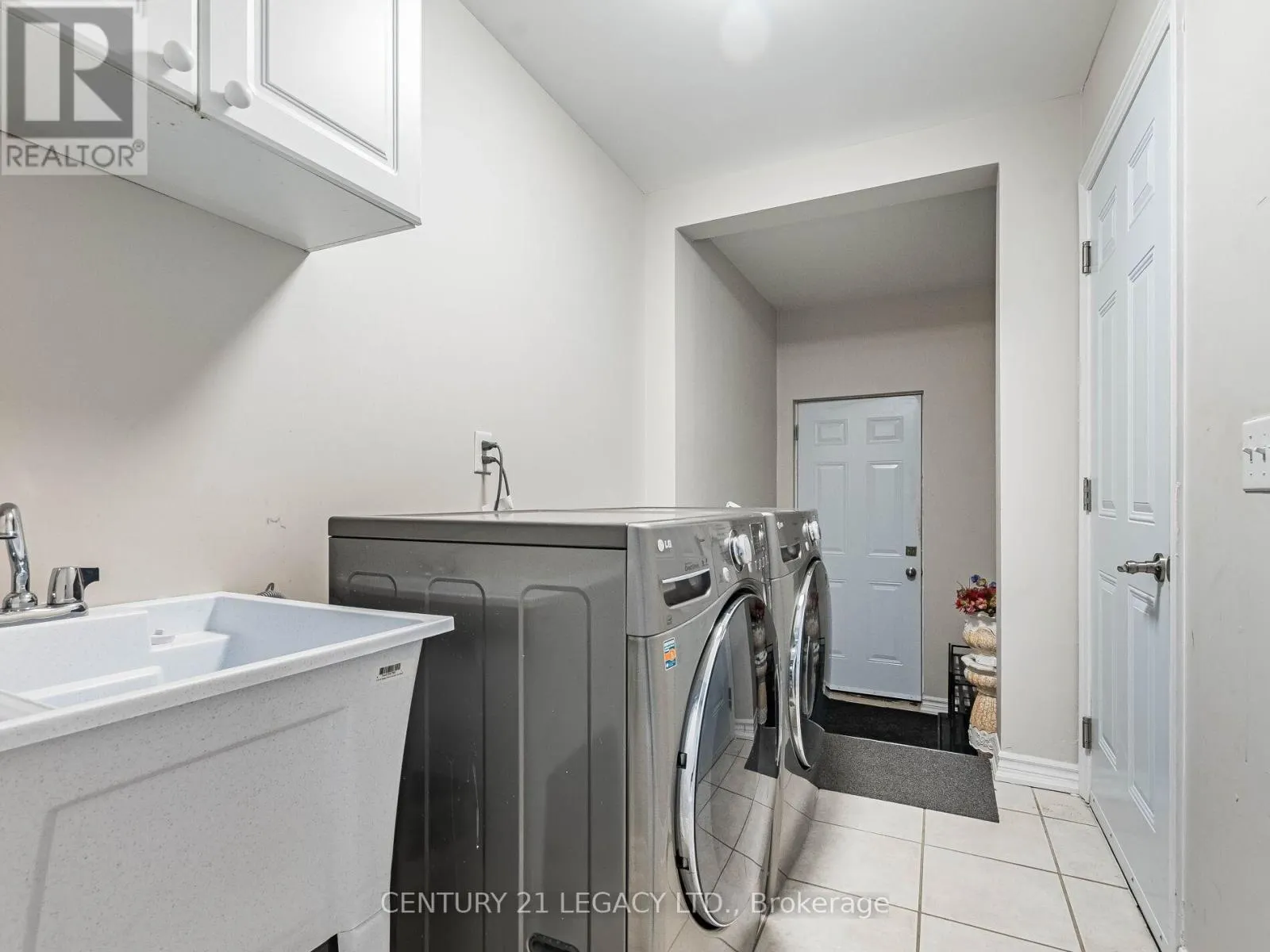 3 BOWSFIELD DRIVE