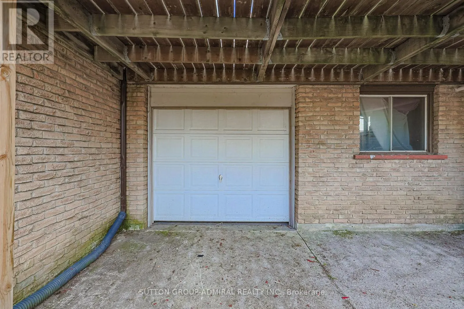 38 MACASSA COURT