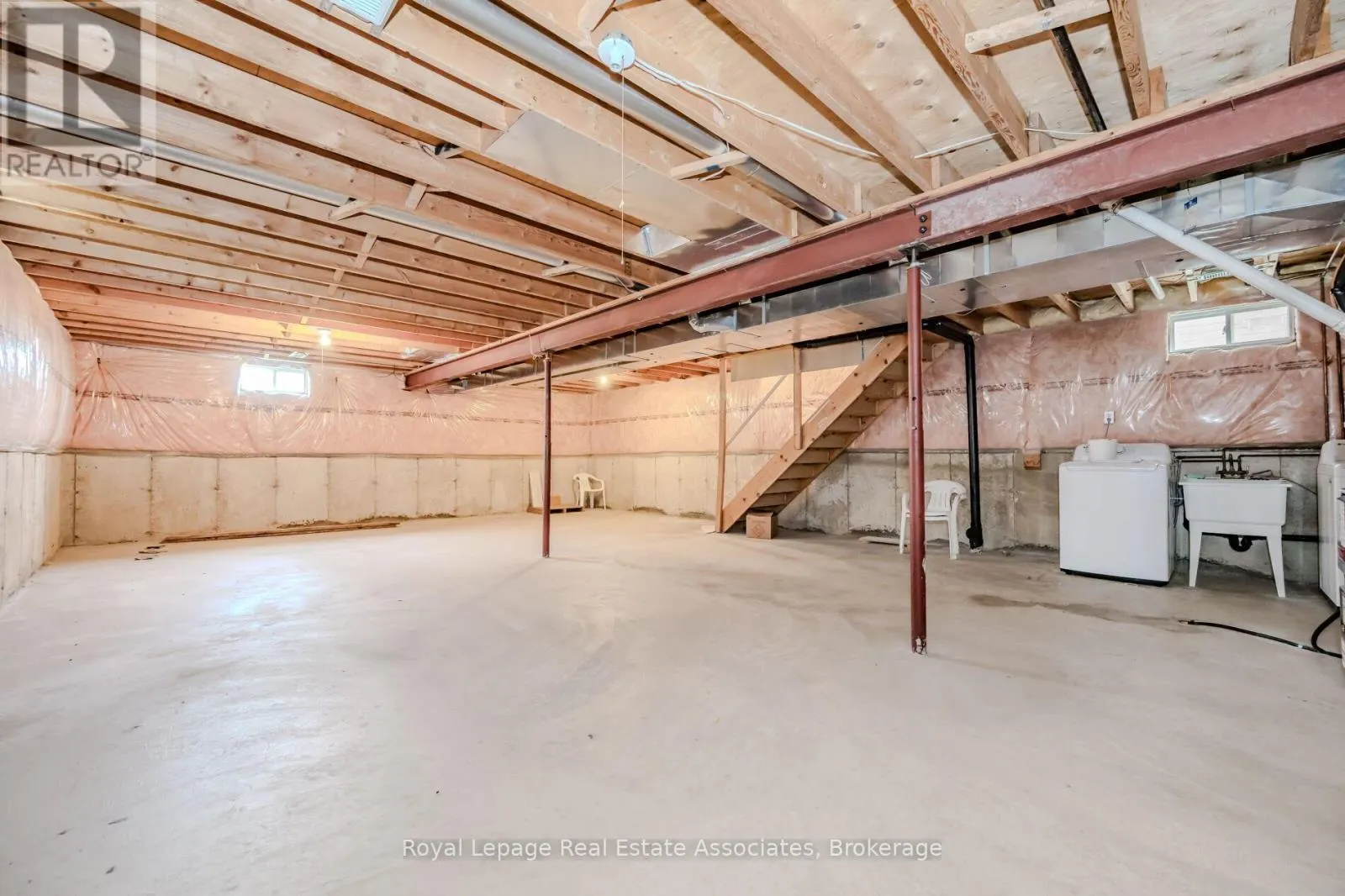 2887 DARIEN ROAD N