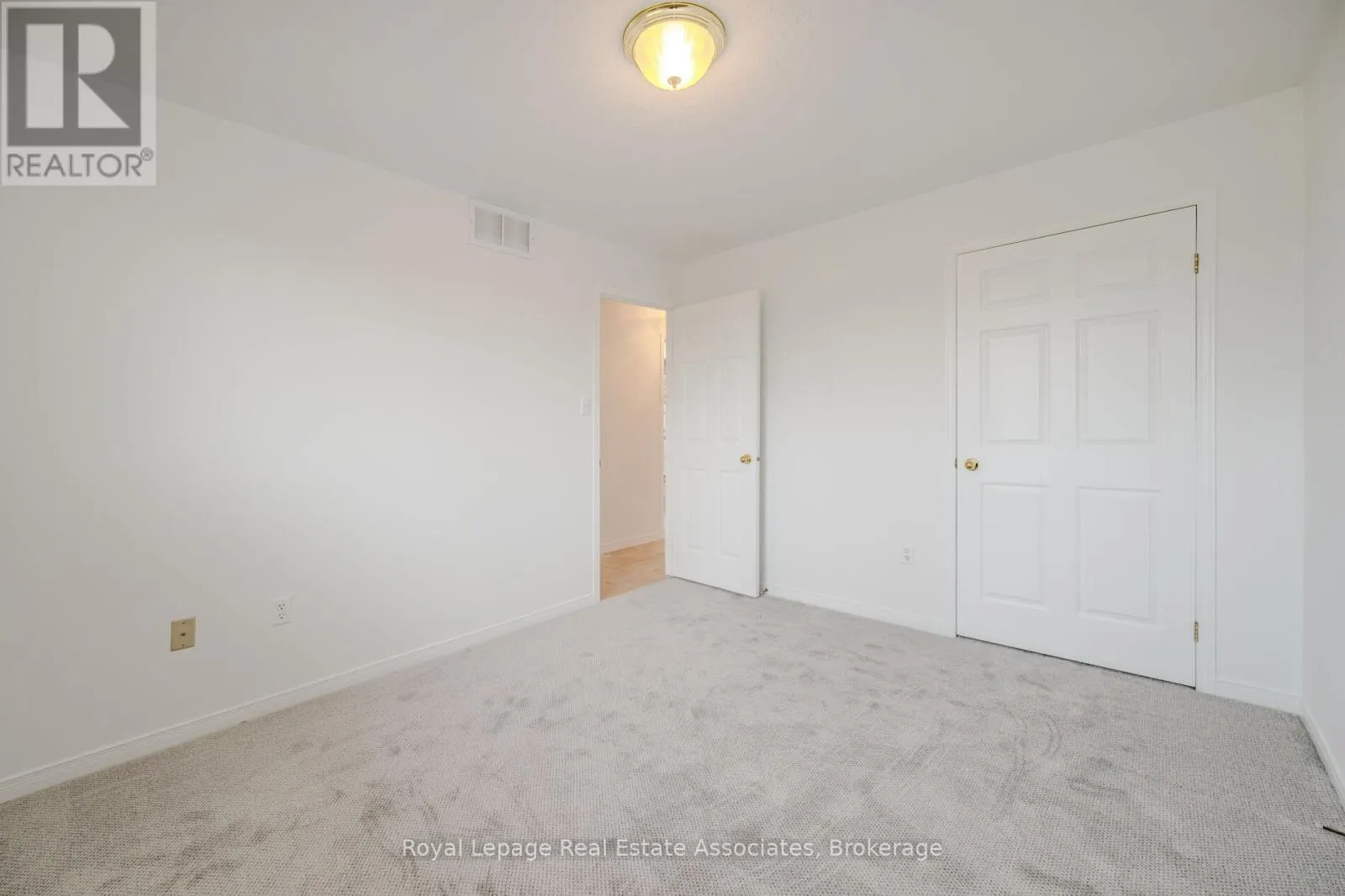 2887 DARIEN ROAD N