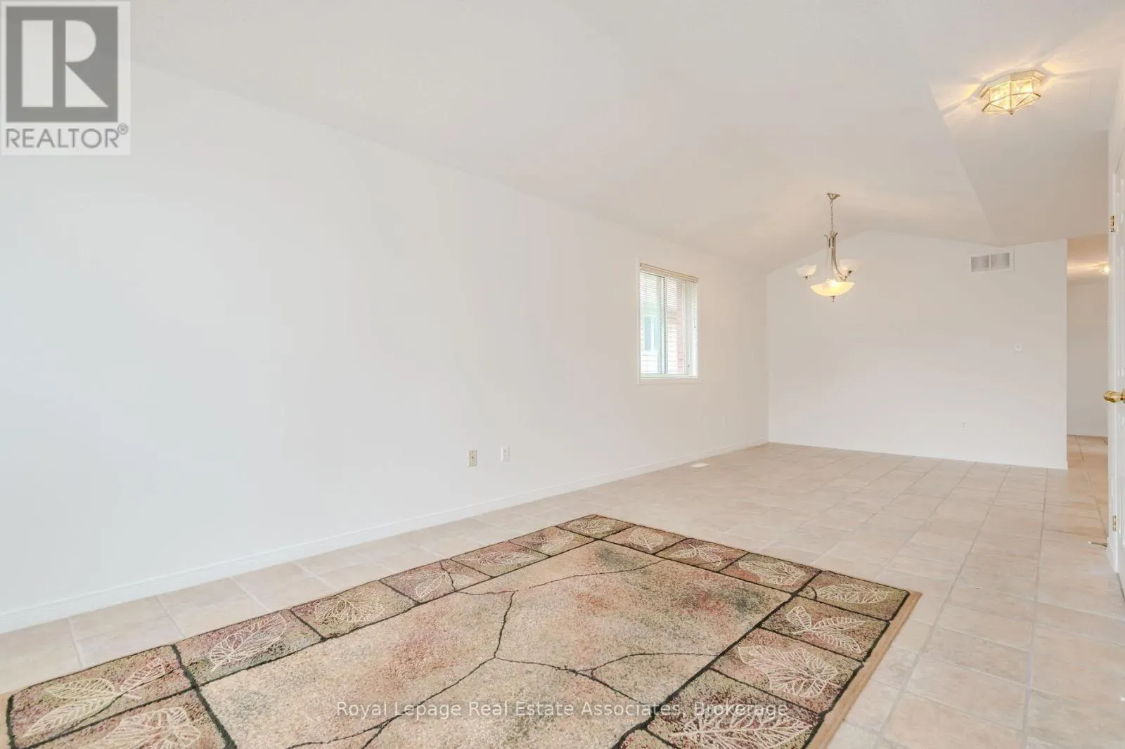 2887 DARIEN ROAD N