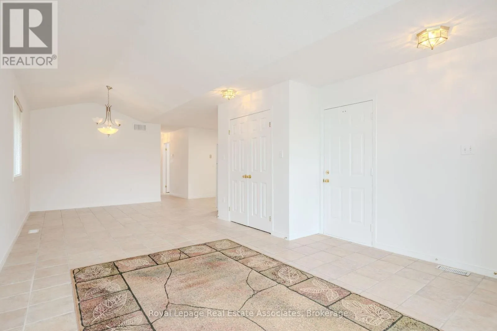 2887 DARIEN ROAD N