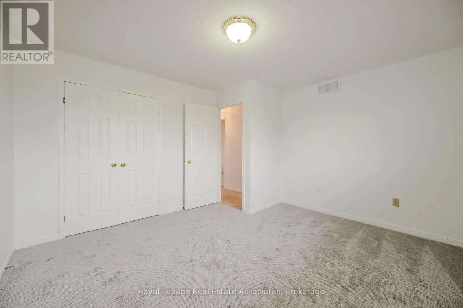 2887 DARIEN ROAD N