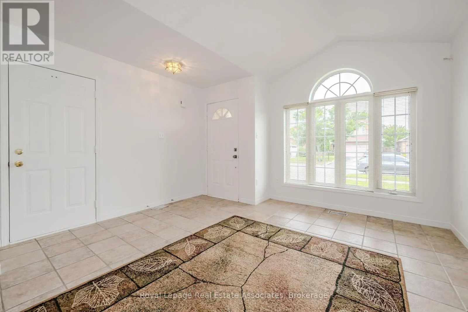 2887 DARIEN ROAD N