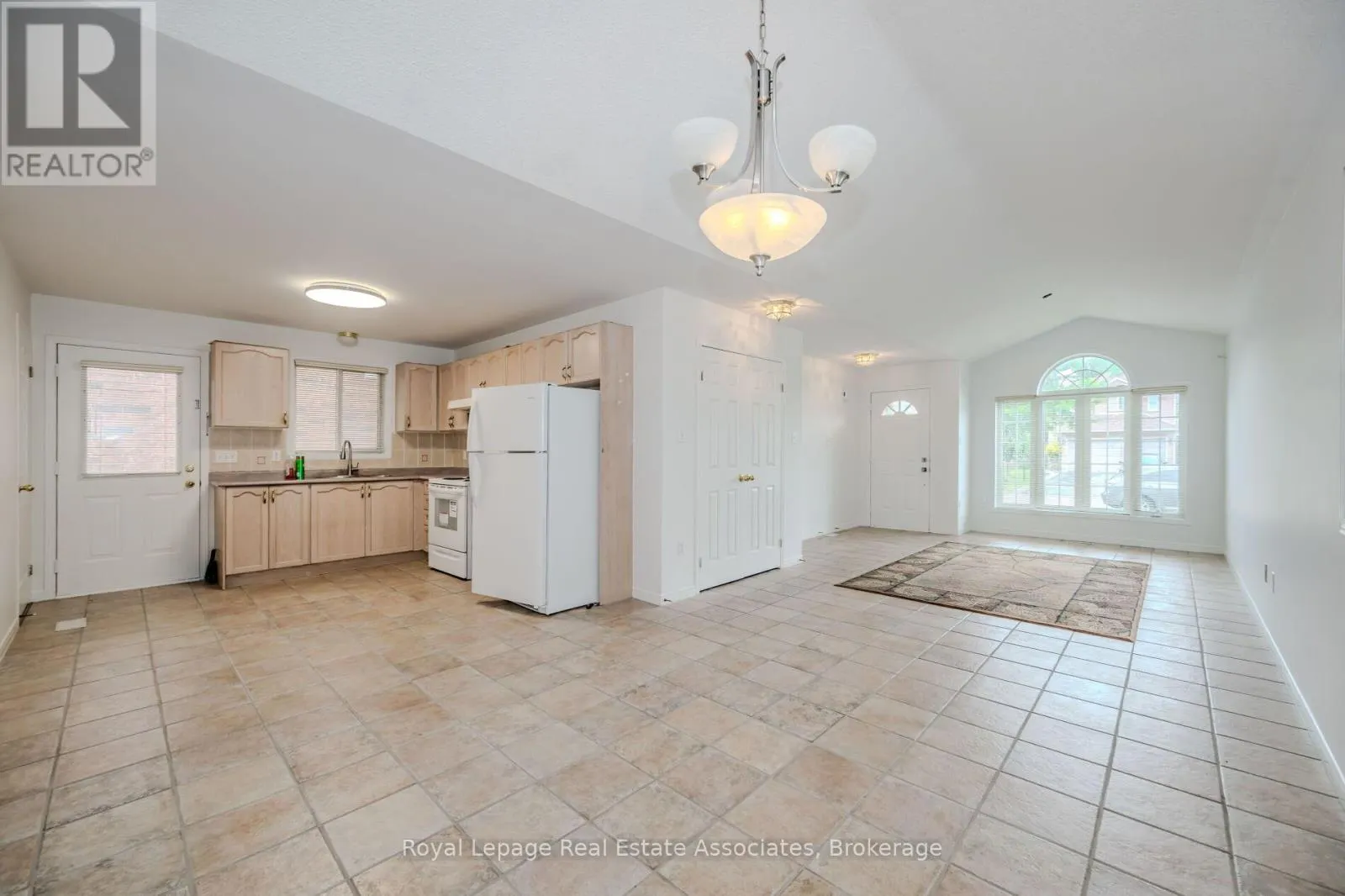2887 DARIEN ROAD N