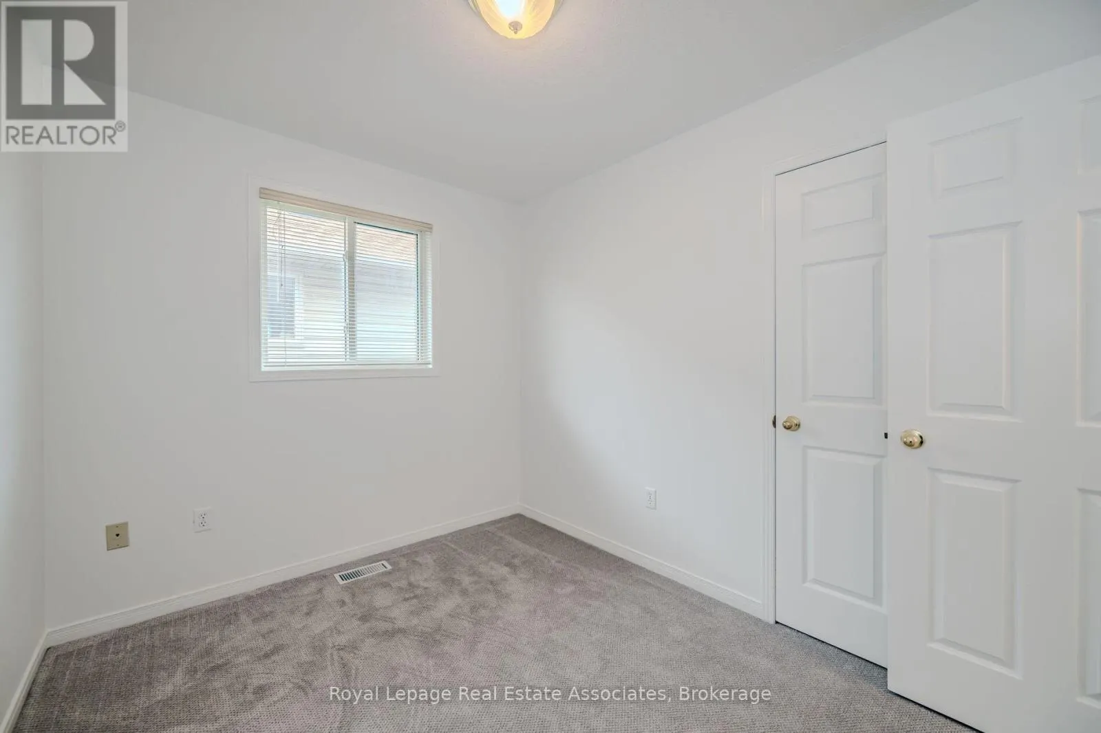 2887 DARIEN ROAD N