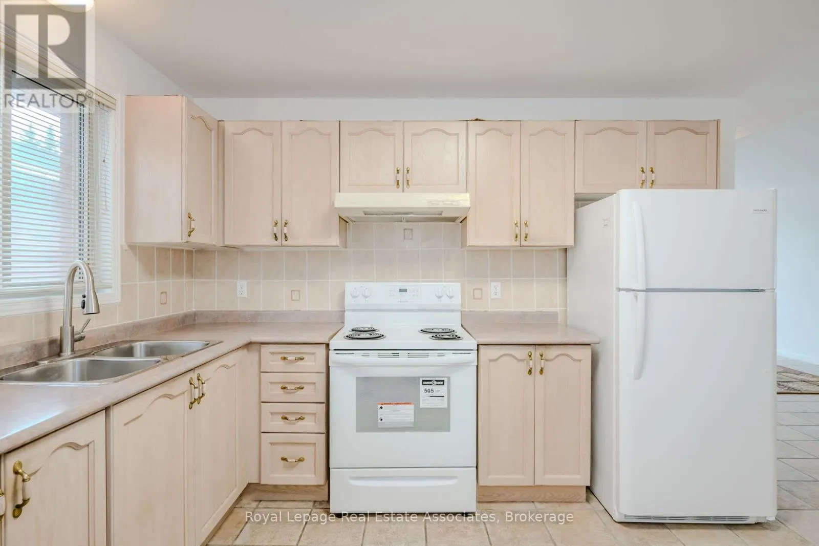 2887 DARIEN ROAD N