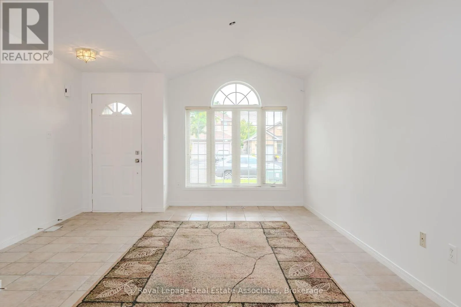 2887 DARIEN ROAD N