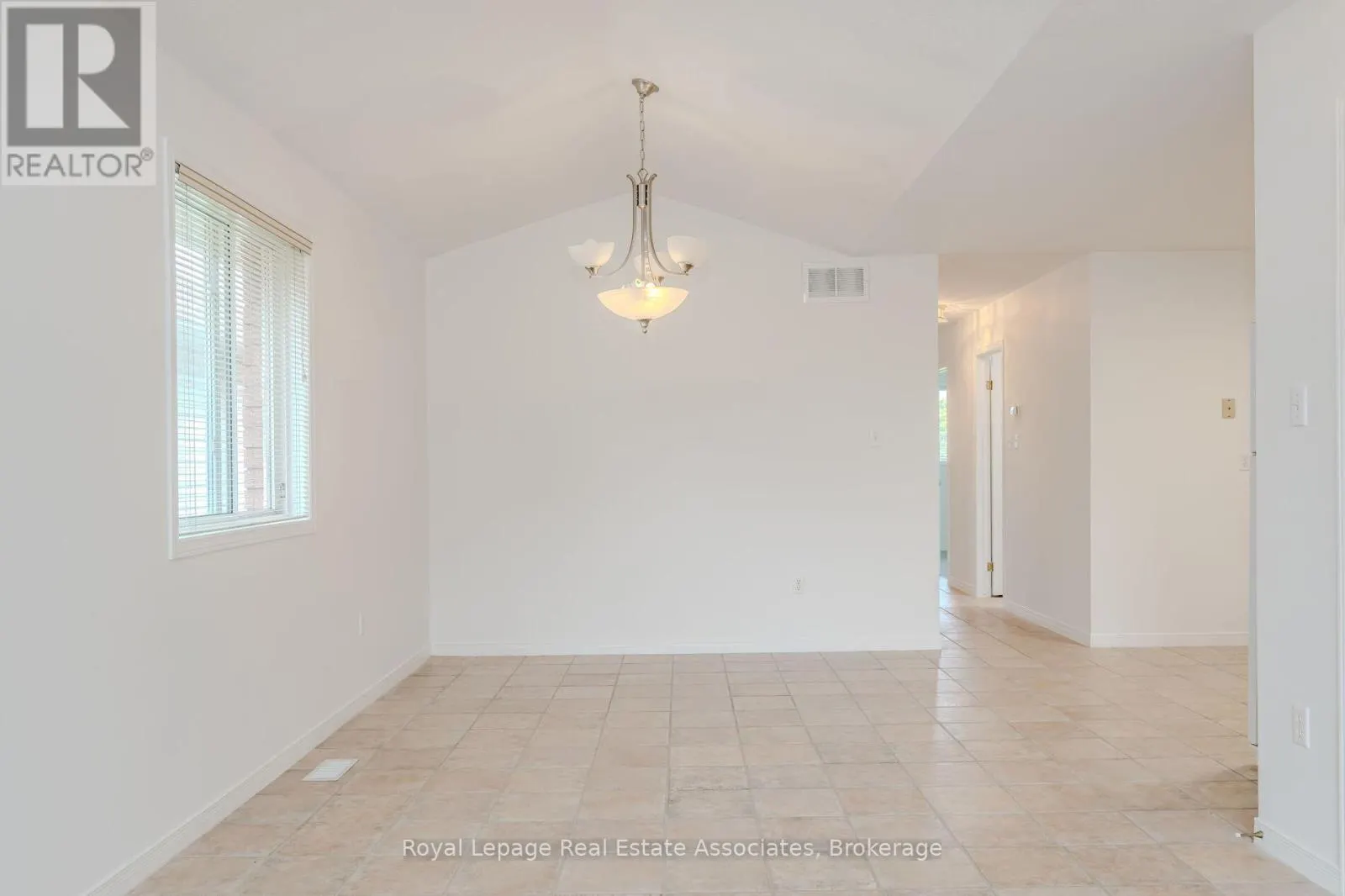 2887 DARIEN ROAD N
