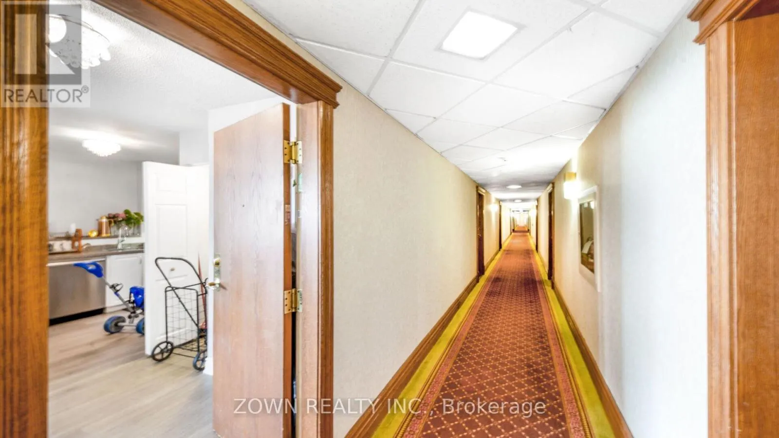 805 - 55 ELM DRIVE W