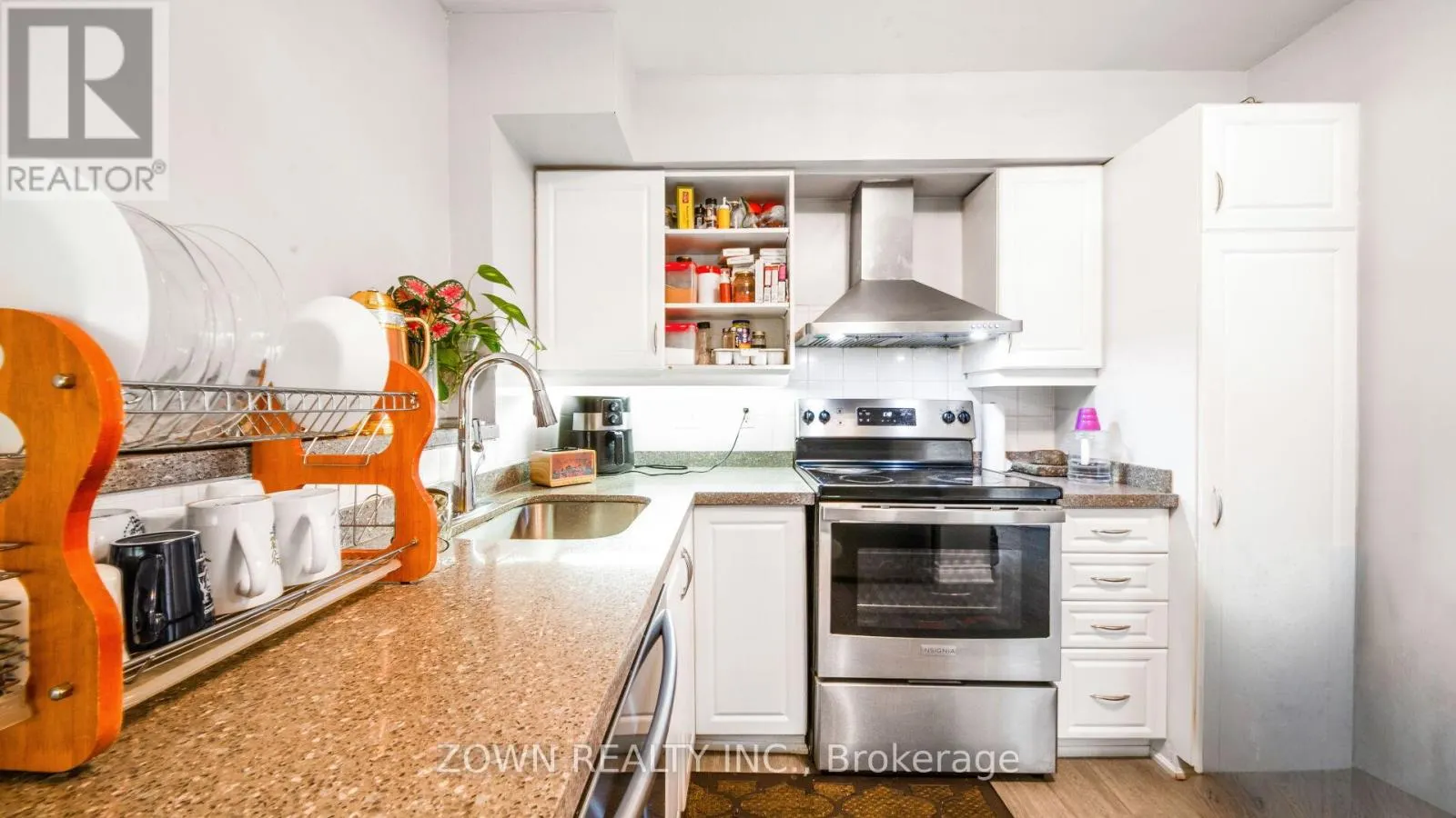 805 - 55 ELM DRIVE W