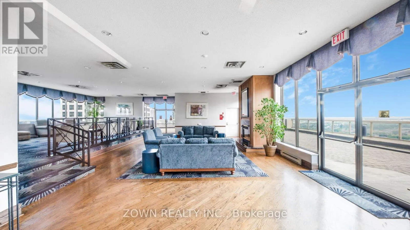 805 - 55 ELM DRIVE W