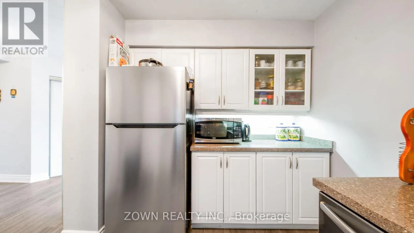 805 - 55 ELM DRIVE W