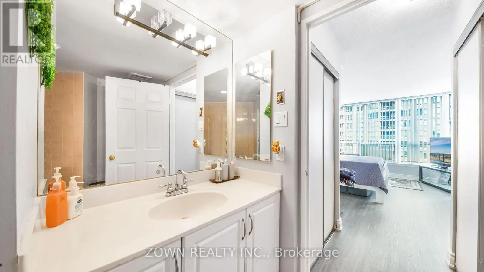 805 - 55 ELM DRIVE W