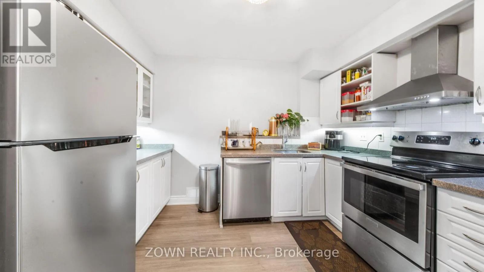 805 - 55 ELM DRIVE W