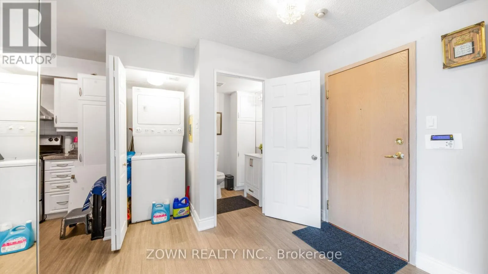 805 - 55 ELM DRIVE W