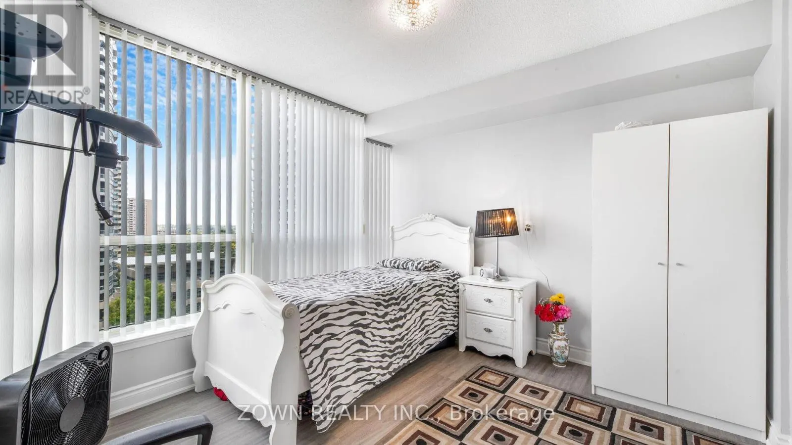 805 - 55 ELM DRIVE W