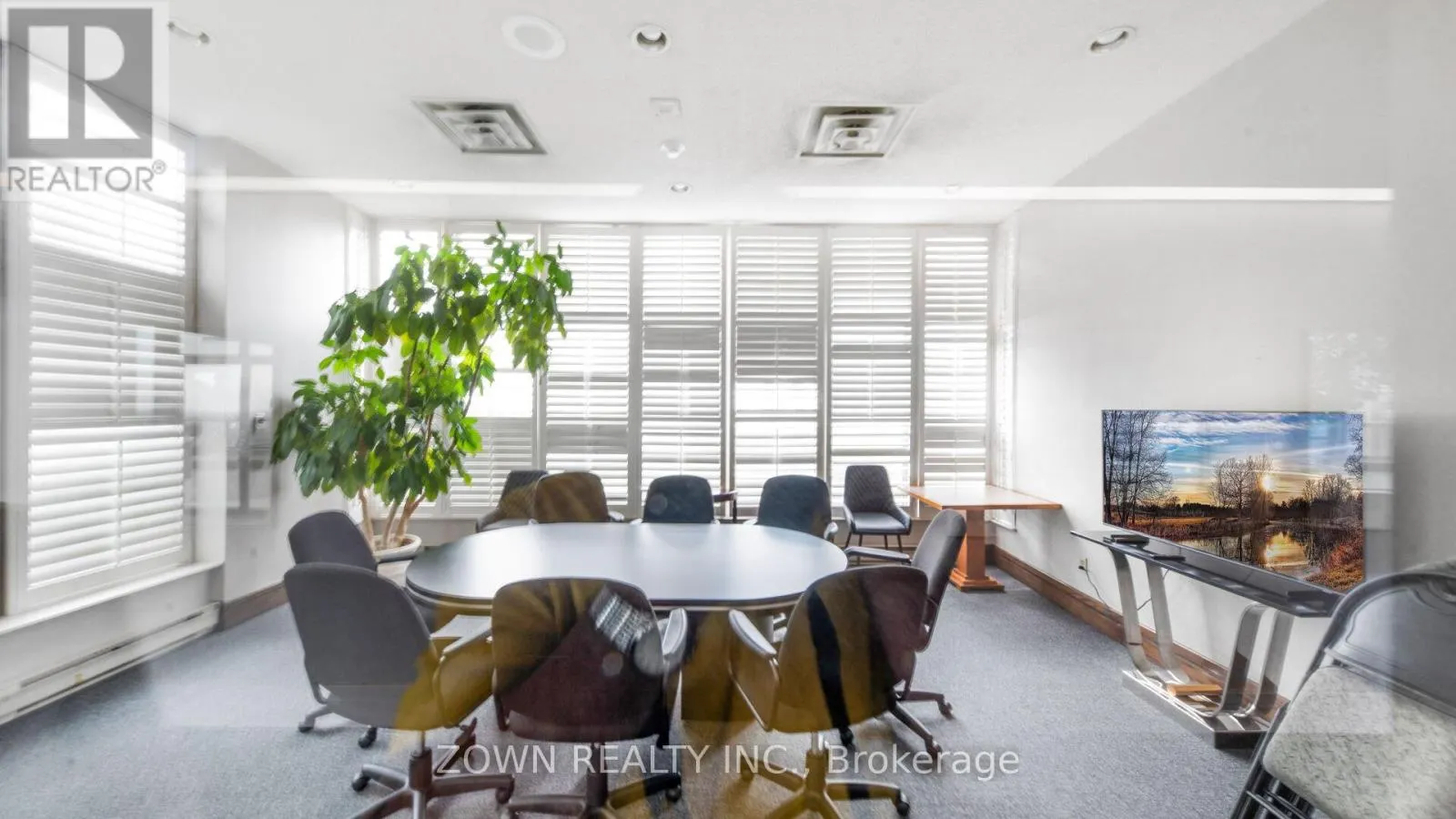805 - 55 ELM DRIVE W