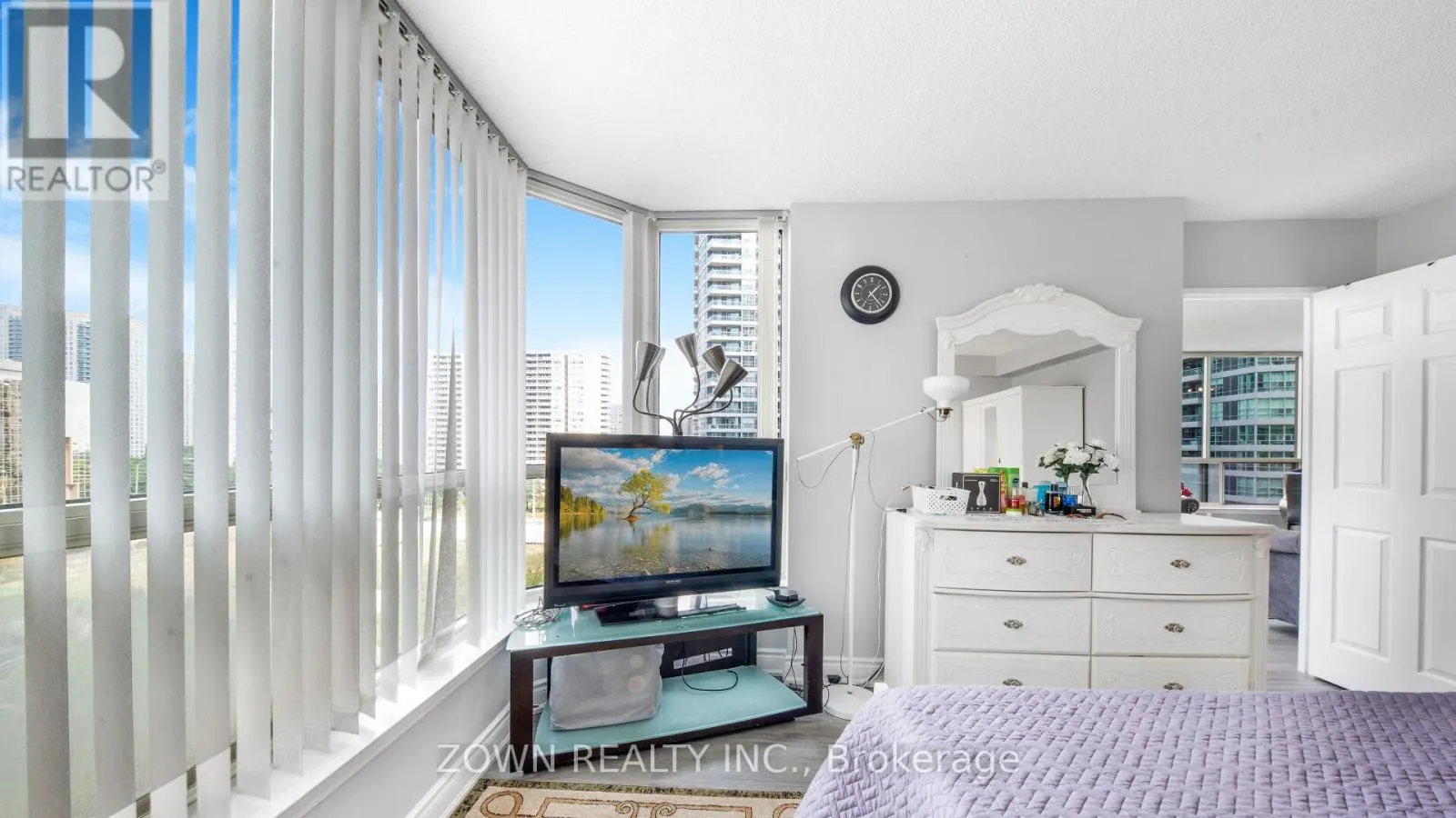805 - 55 ELM DRIVE W