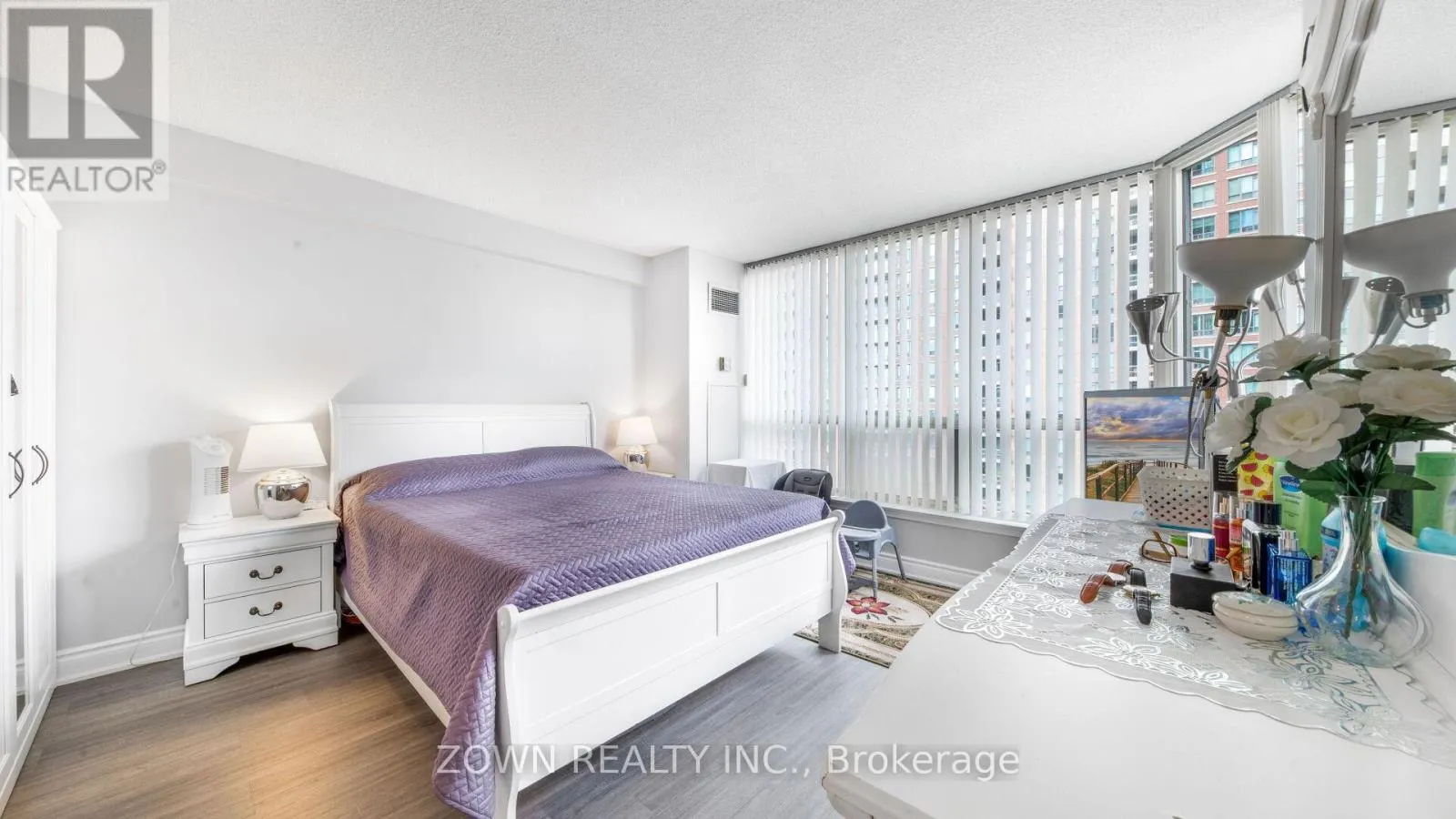 805 - 55 ELM DRIVE W