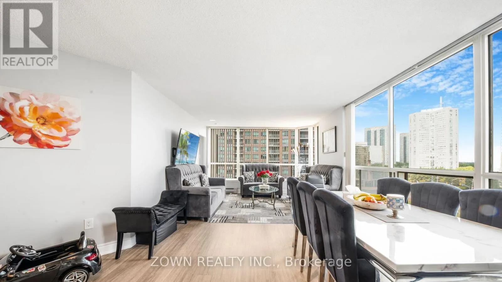 805 - 55 ELM DRIVE W