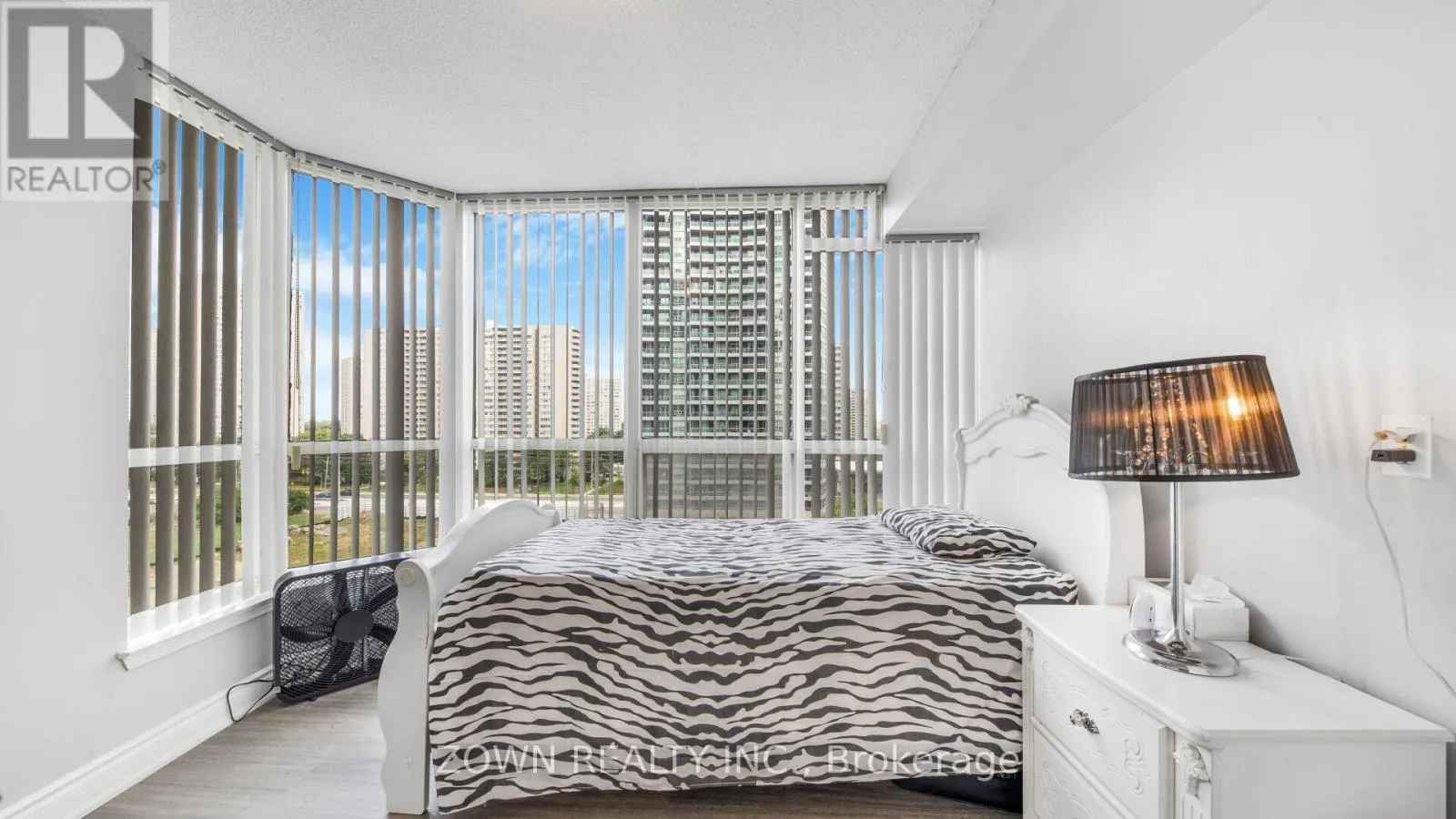 805 - 55 ELM DRIVE W